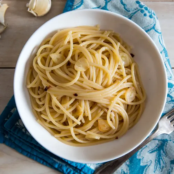 Spaghetti Aglio e Olio (Pasta in Garlic and Oil Sauce)