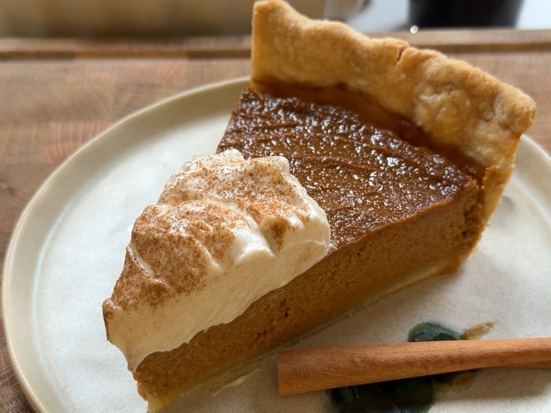 Creamy Homemade Pumpkin Pie with Greek Yoghurt and Warm Autumn Spices