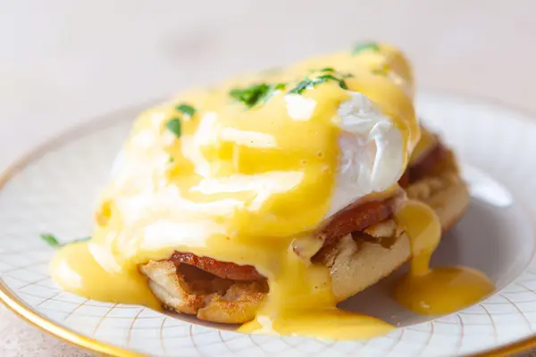 Eggs Benedict