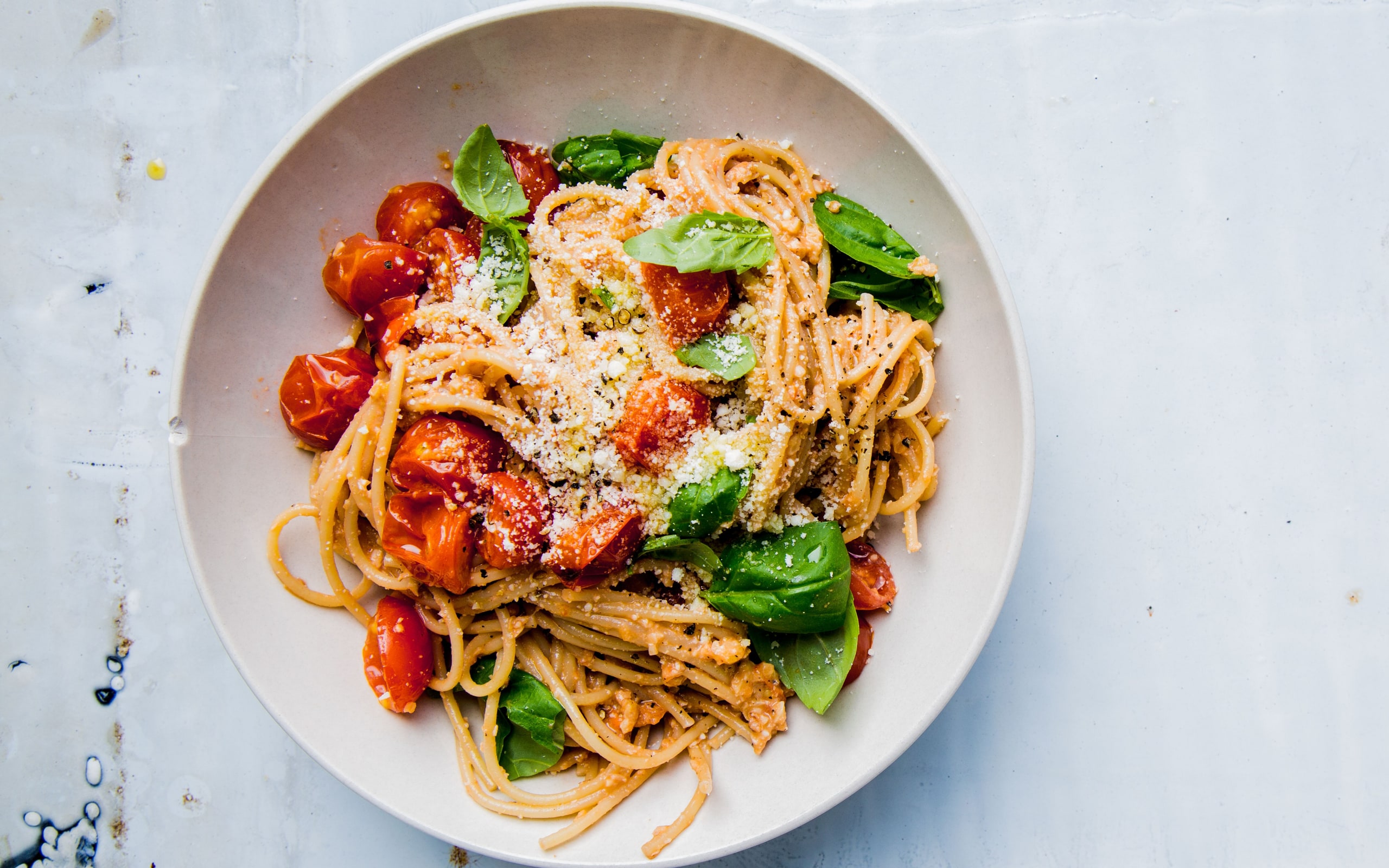 Spaghetti with Tomato and Walnut Pesto