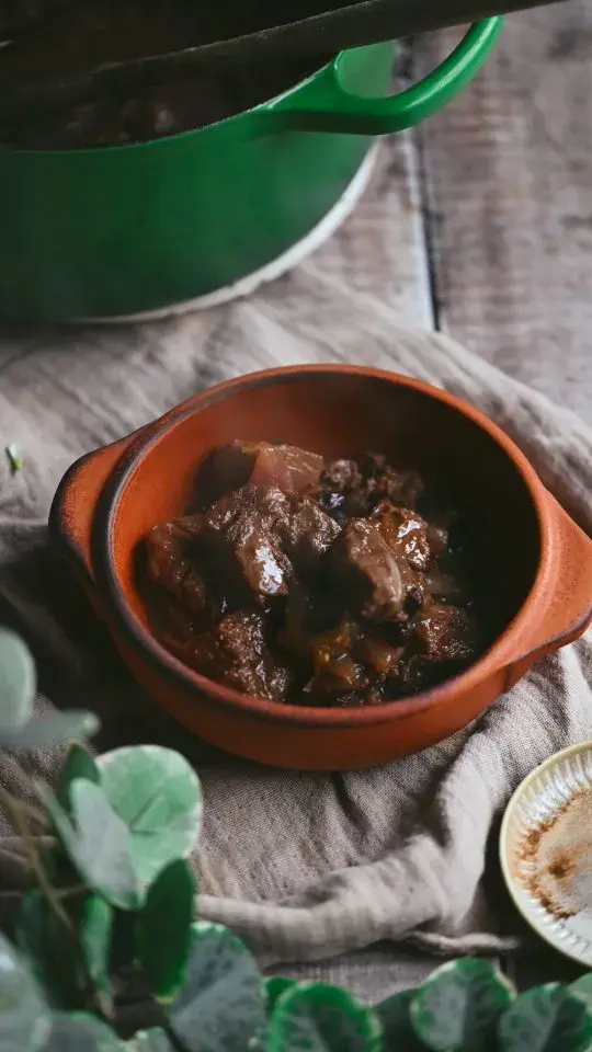 Egurdouce (Medieval Pork with Red Wine, Currants, and Figs)