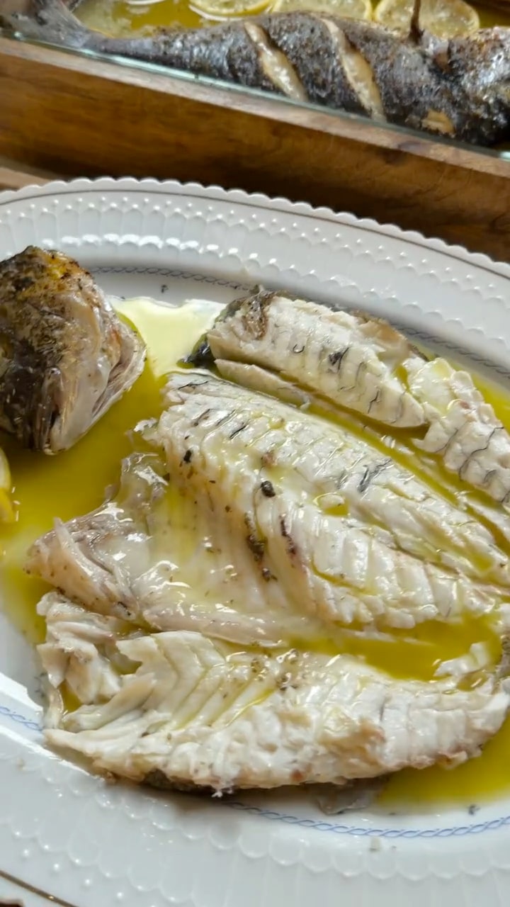 Sea Bream with Lemon and Olive Oil Sauce (Ladolémono)
