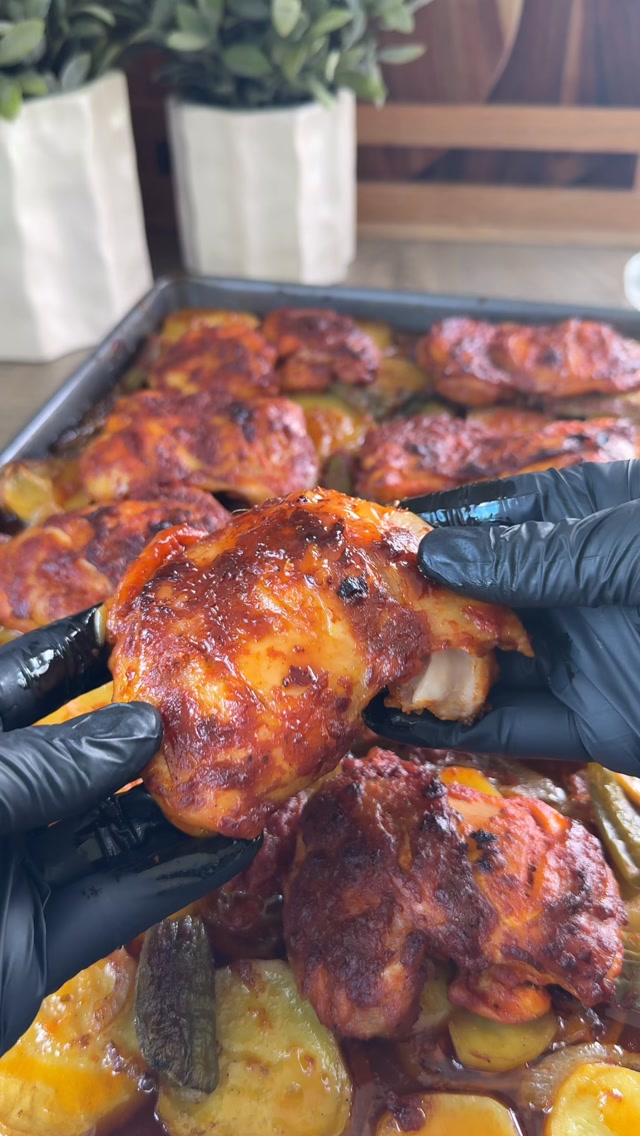 Oven-Baked Chicken with Sauce and Vegetables