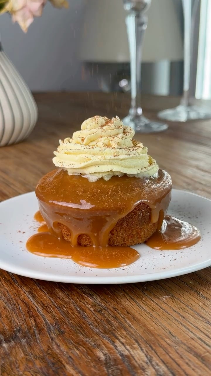 Sticky Honey Puddings & Baharat Cream