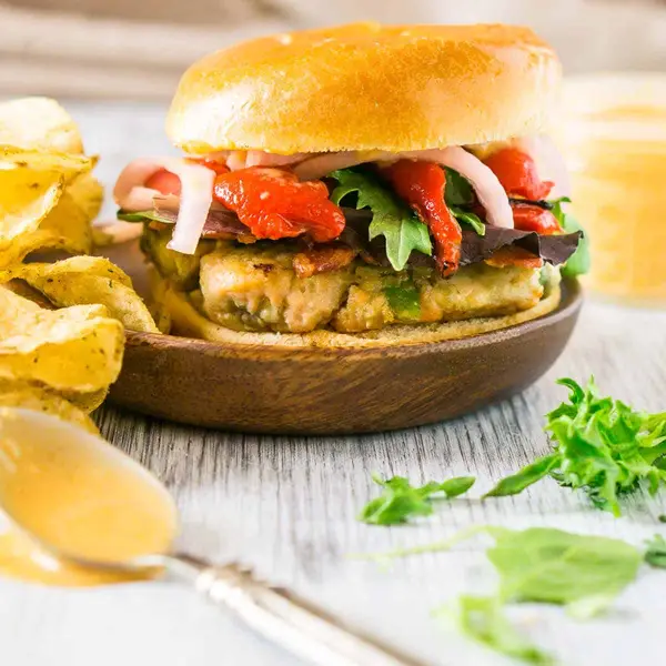 Salmon-Avocado Burgers with Lime-Sriracha Aïoli
